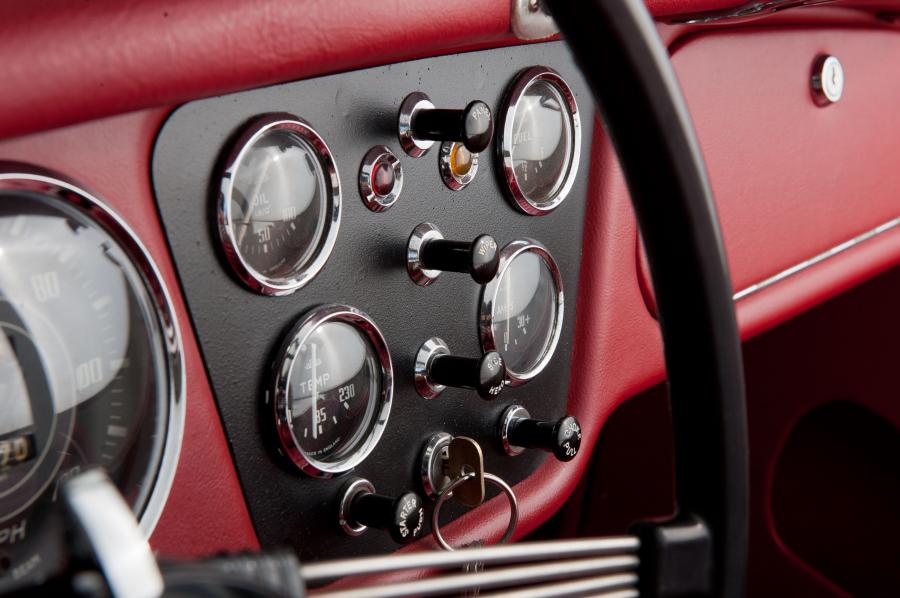Панель приборов Triumph TR3 1955 года  (фото 12 из 21)